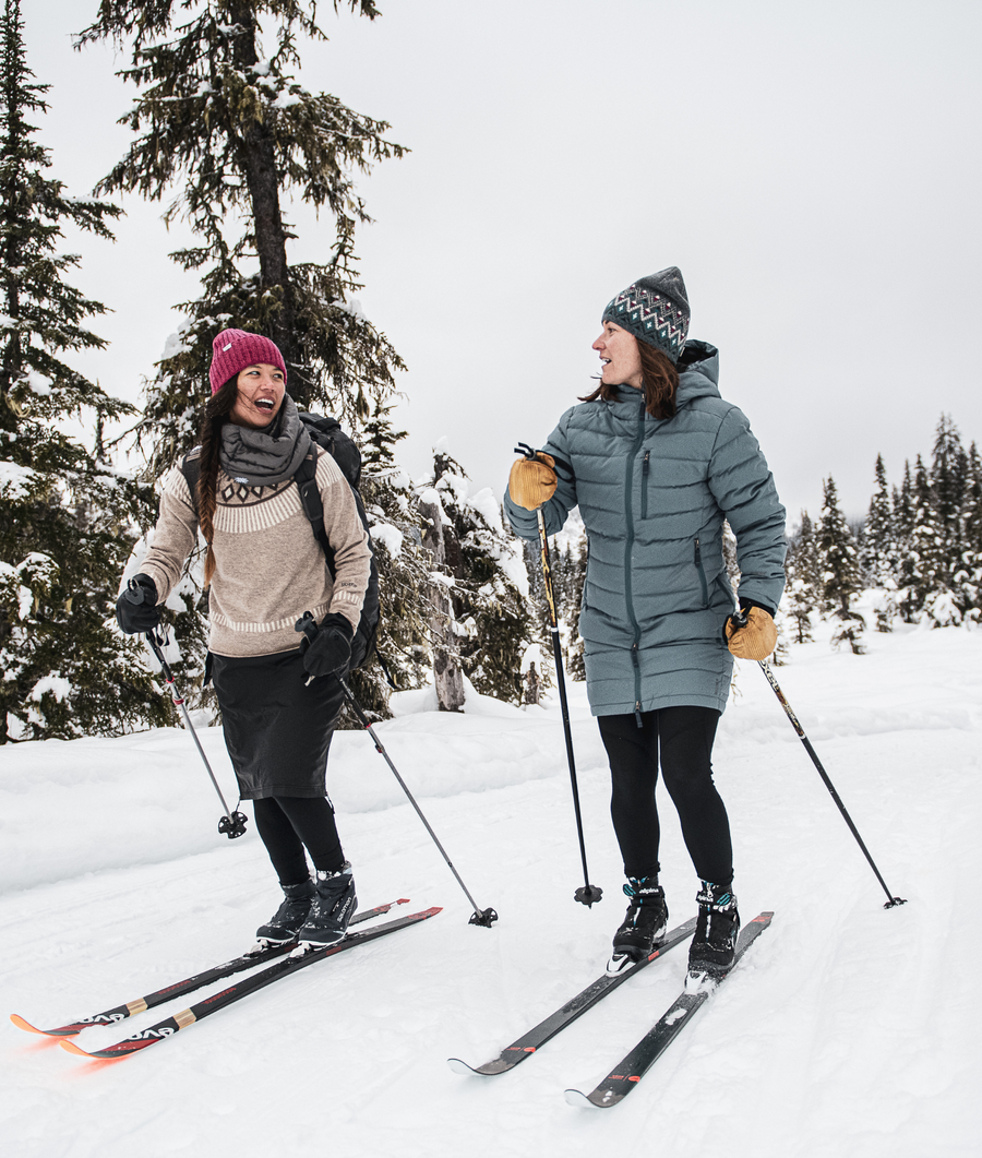 women skiing in skhoop skirts